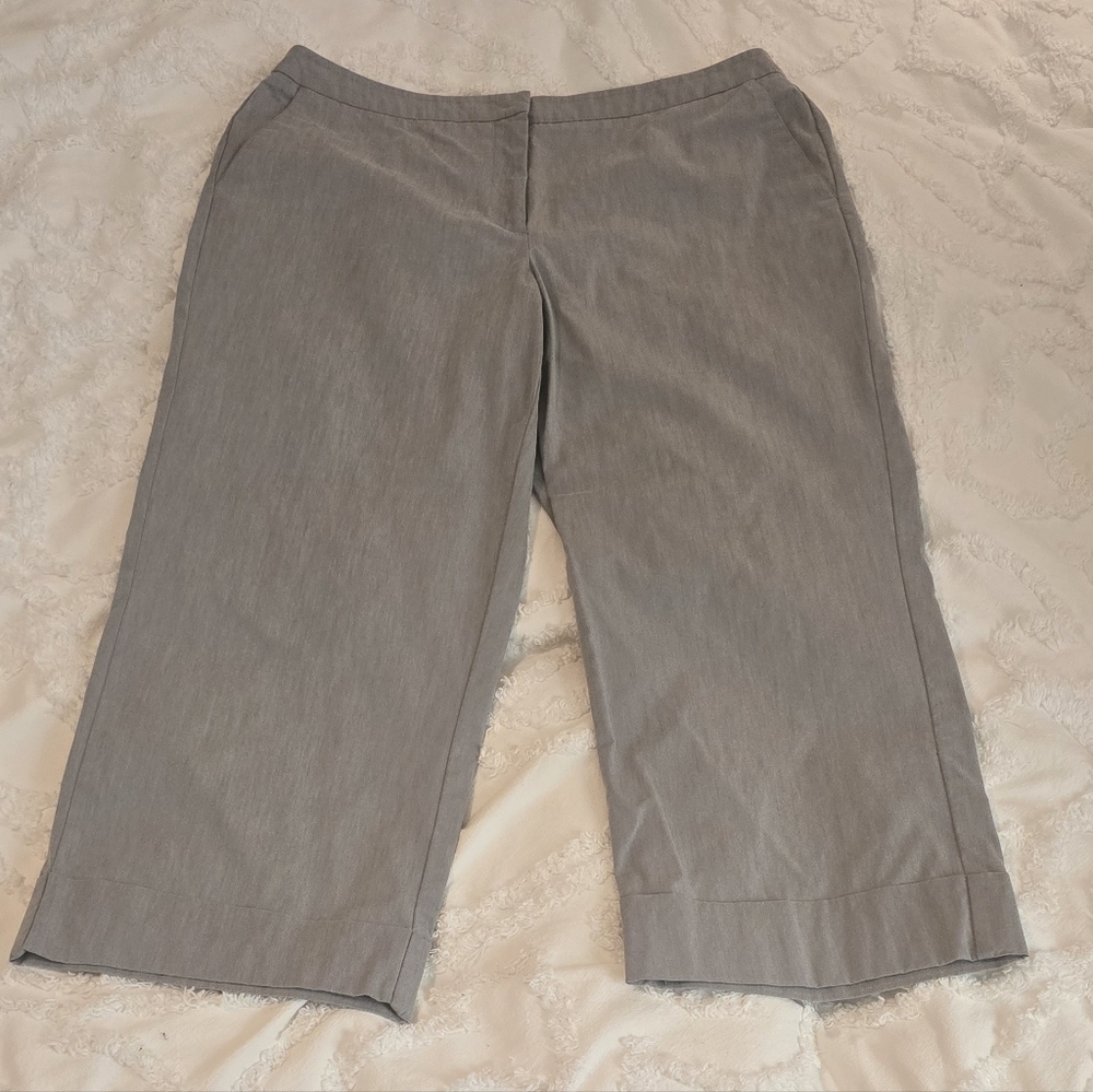 New York & Company Light Gray Stretch Cuffed Cropped Pants, Size 14 (1206)
